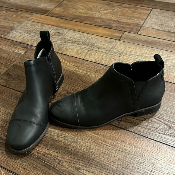 Toms booties - Picture 1 of 5
